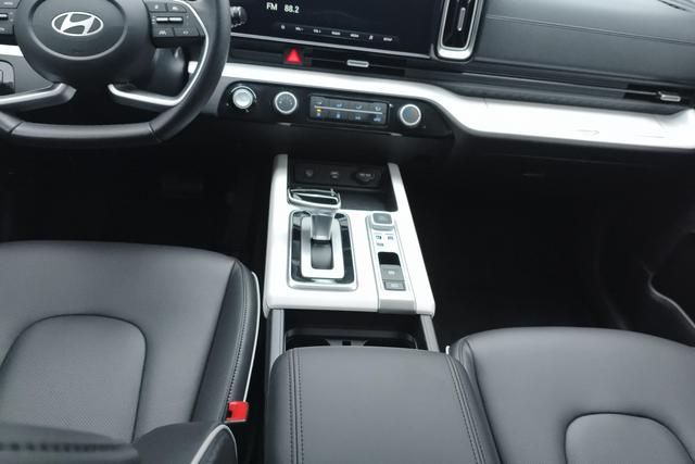 Hyundai ix35 2023 2.0 L DLX — фото 12