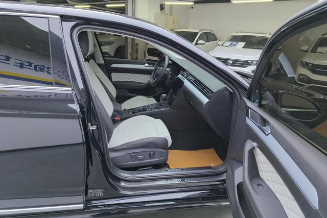 Volkswagen Magotan 2025 330 TSI DSGLuxury — фото 10