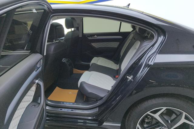 Volkswagen Magotan 2025 330 TSI DSGLuxury — фото 16