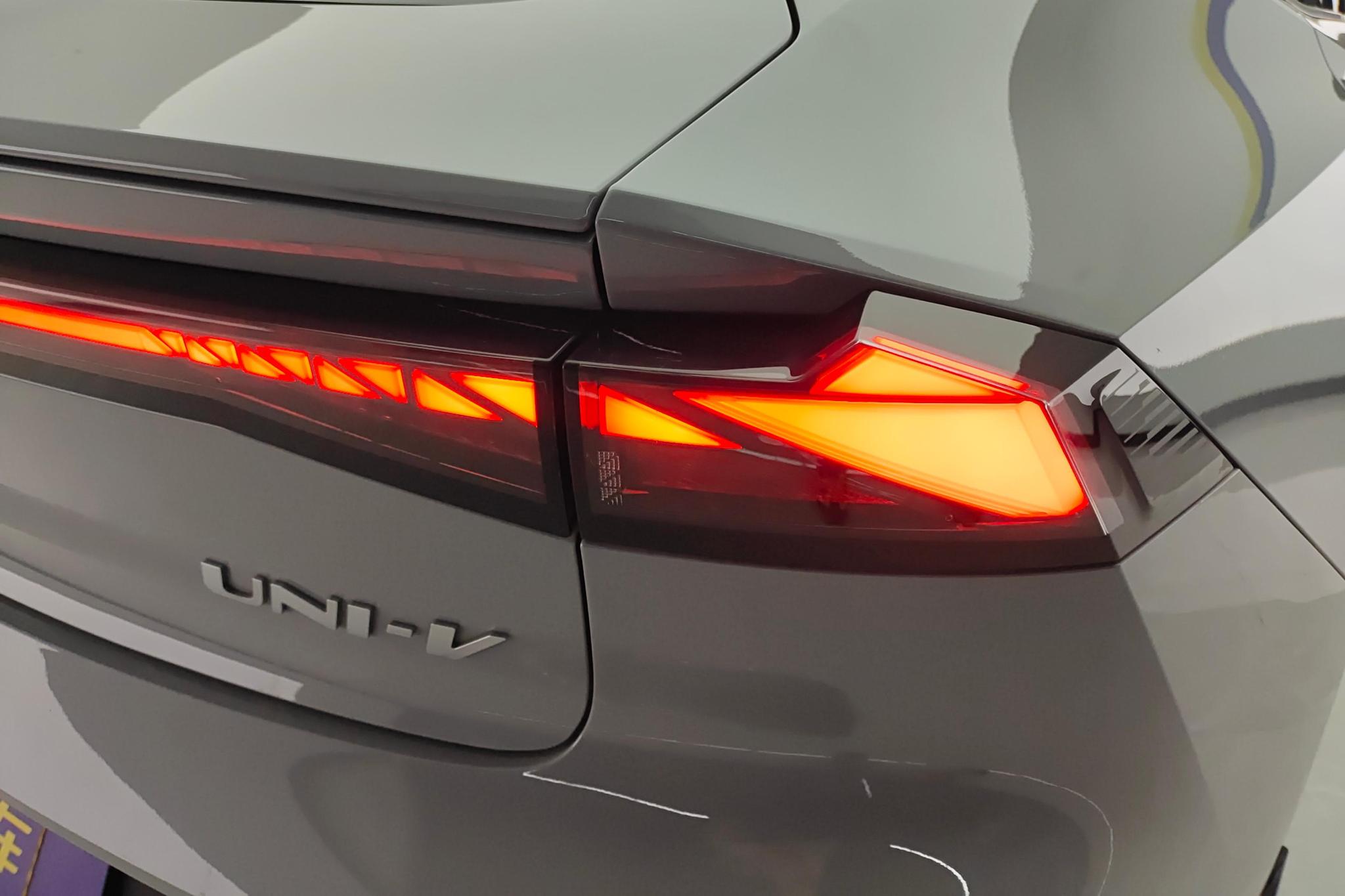 Changan UNI-V 2022 1.5T Luxury