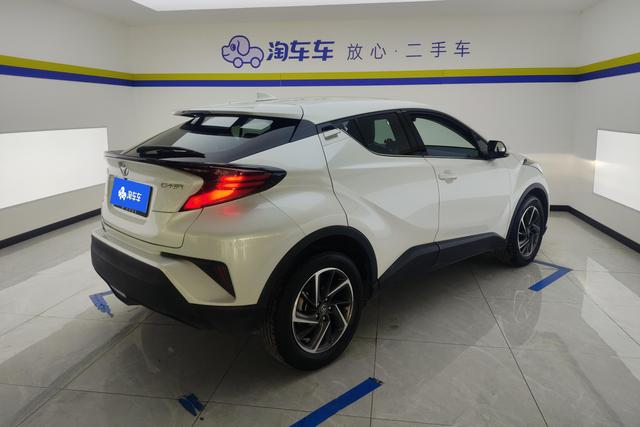 Toyota C-HR 2021 2.0 L — фото 3
