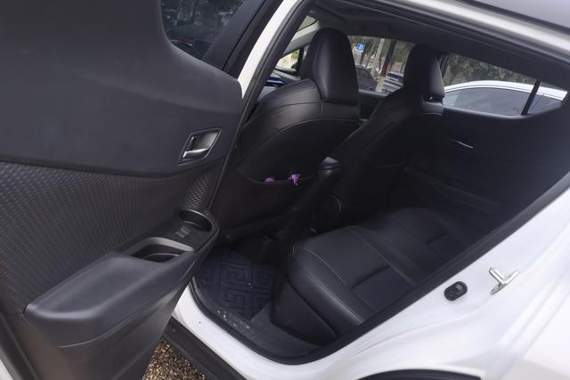 Toyota C-HR 2022 2.0 L — фото 16