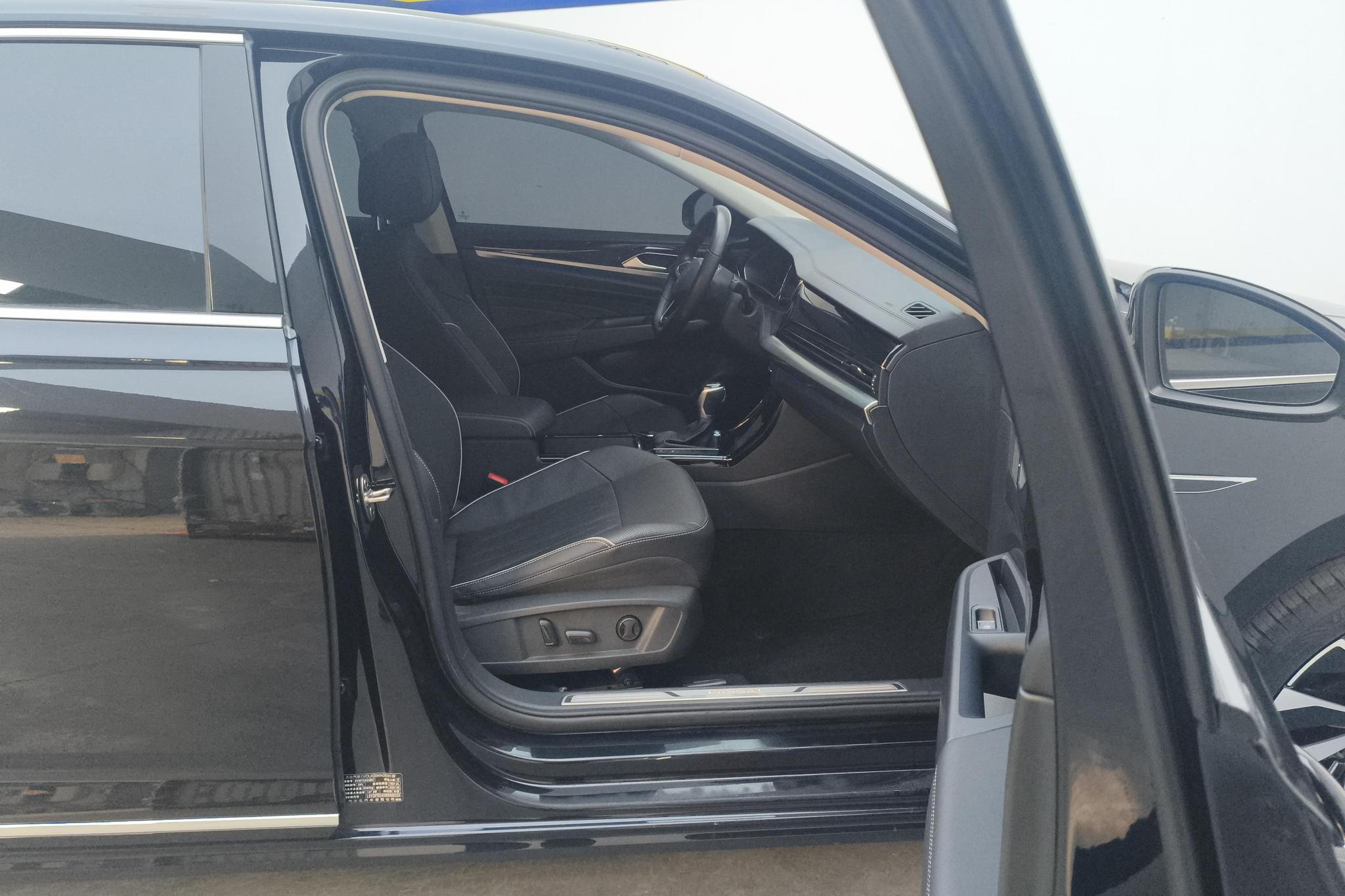 Volkswagen Passat 2022 330TSI Luxury