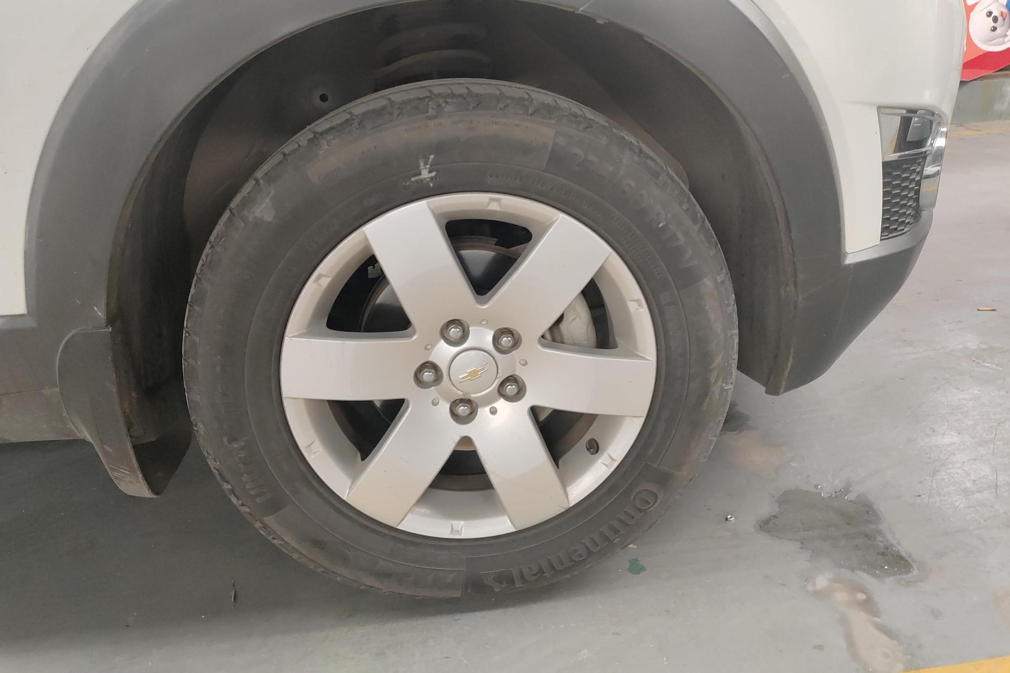 Chevrolet Captiva 2013 2.4L 7 мест