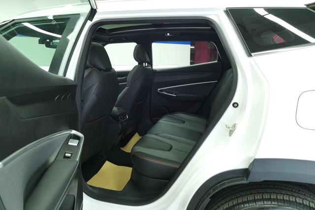 Geely Automobile Boyue 2024 Белый из Китая, фото 4