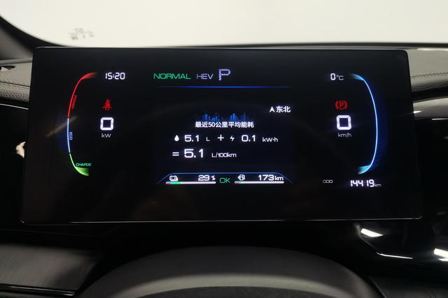 BYD Qin PLUS DM 2023 Белый из Китая, фото 2