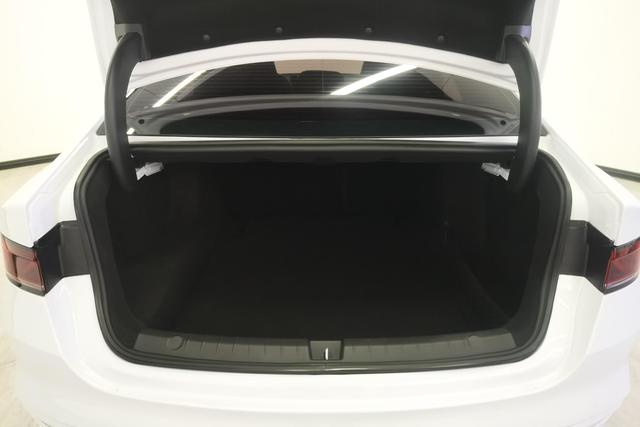 BYD Qin PLUS DM 2023 Белый из Китая, фото 5