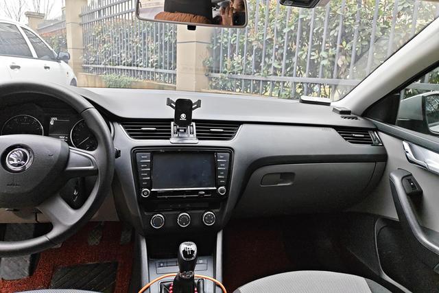 Skoda Octavia 2015 1.6 L MT — фото 13