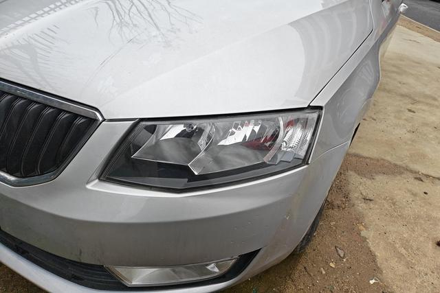 Skoda Octavia 2015 1.6 L MT — фото 4