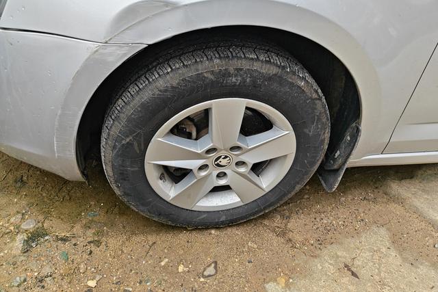 Skoda Octavia 2015 1.6 L MT — фото 9