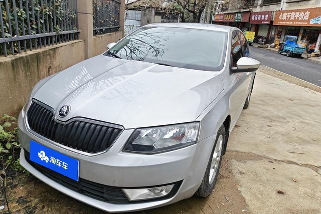 Skoda Octavia 2015 1.6 L MT