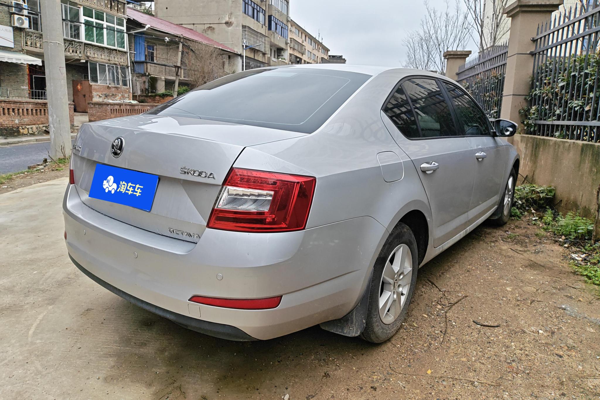 Skoda Octavia 2015 1.6L MT