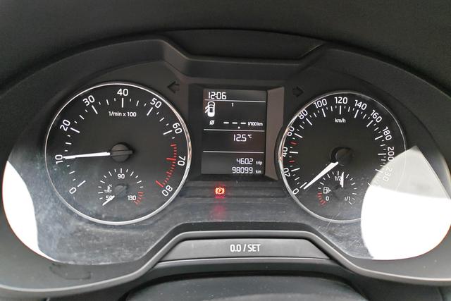 Skoda Octavia 2015 1.6 L MT — фото 12