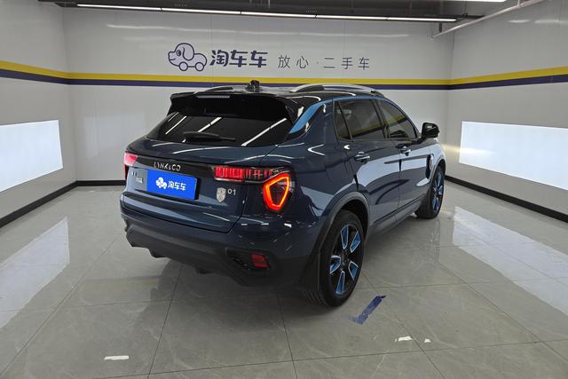 Lynk & Co 01 2017 2.0 T 2 WD Pro — фото 3