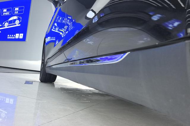 Red flag E-QM5 id 3824314 из Китая 15