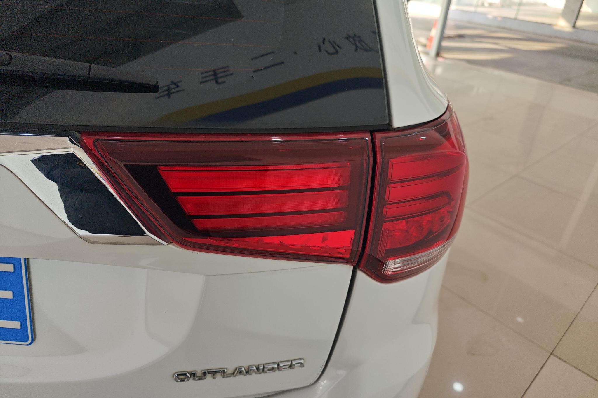 Mitsubishi Outlander 2018 2.0L 7 мест