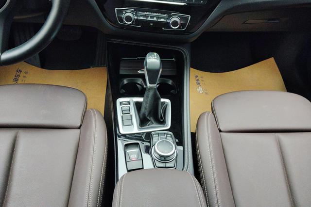 BMW 1 Series 2019 — фото 14