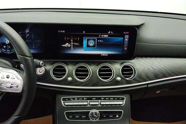 Mercedes Benz E-Class 2019 — фото 13