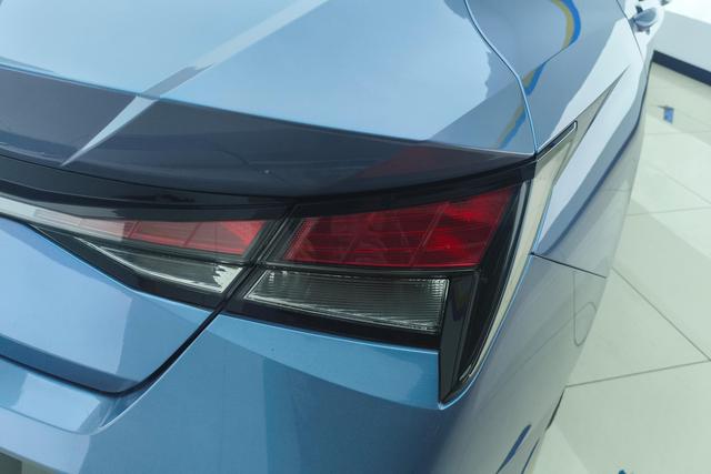 Hyundai Elantra 2023 1.5 L CVT GLX — фото 6