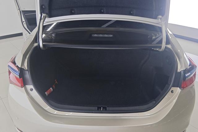 Toyota Corolla dual engine E+ id 3823560 из Китая 12