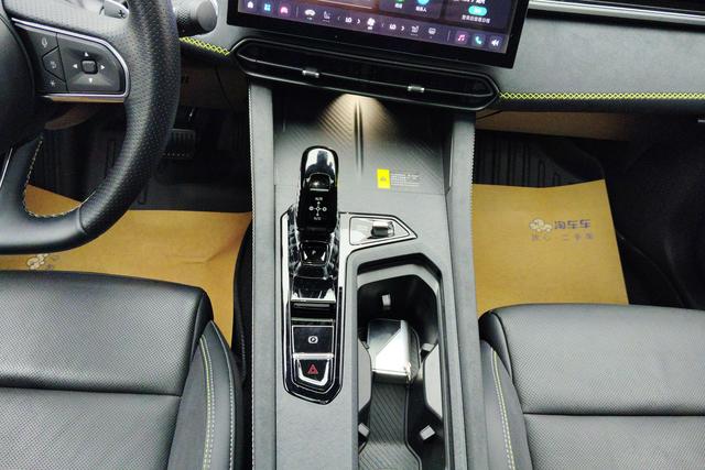 Lynk 03 2023 Темно-серый из Китая, фото 3