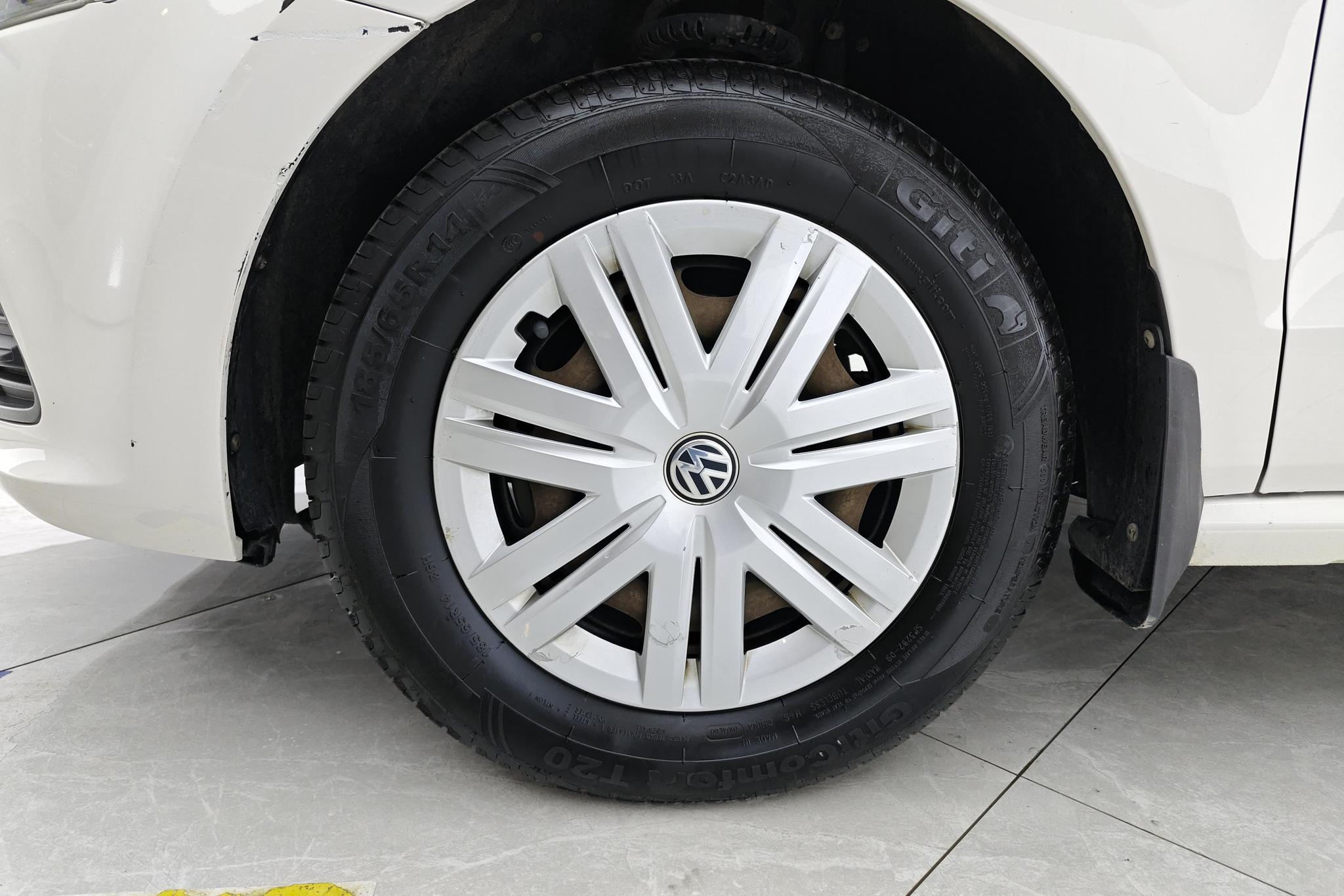 Volkswagen Polo 2014 1.4L MT