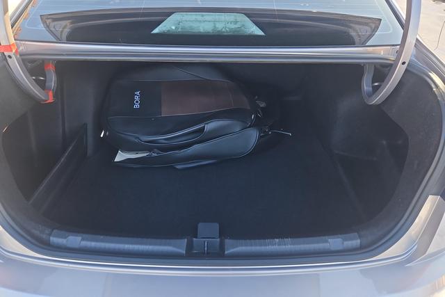 Volkswagen Bora id 3782128 из Китая 11