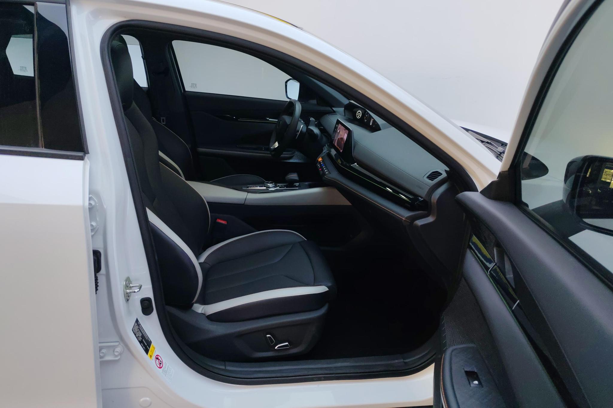Changan UNI-V 2023 1.5T Luxury