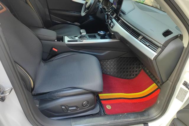 Audi A4L id 3781482 из Китая 12