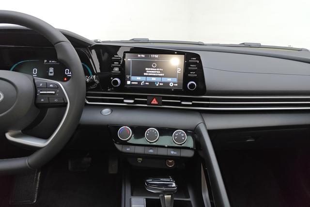 Hyundai Elantra 2023 1.5 L CVT GLX — фото 10