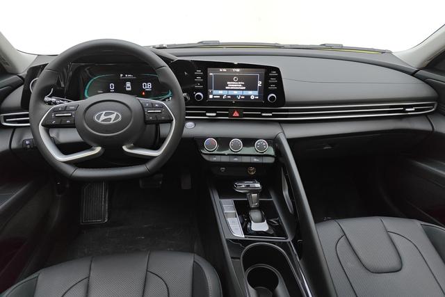 Hyundai Elantra 2023 1.5 L CVT GLX — фото 12
