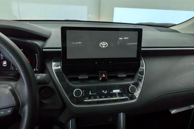 Toyota Frontlander 2023 2.0 L CVT — фото 12