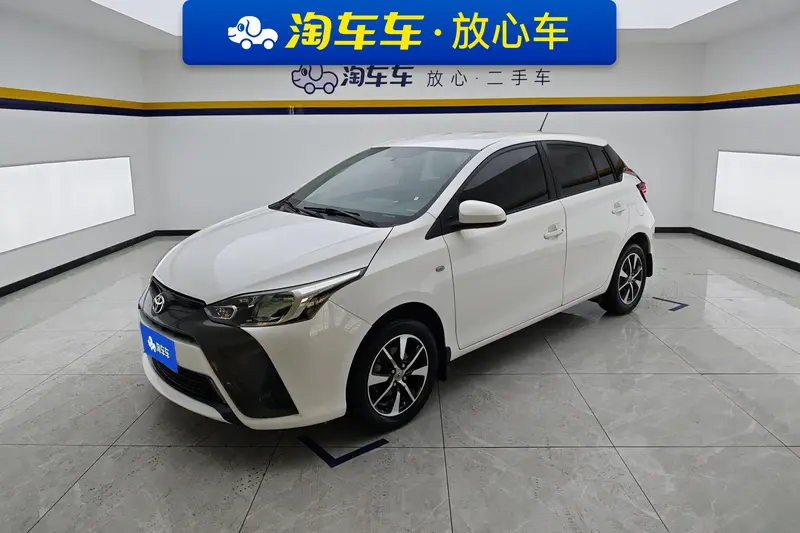 Toyota Yaris L — фото 1
