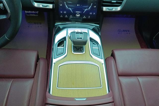 Red flag E-HS9 id 3810042 из Китая 9