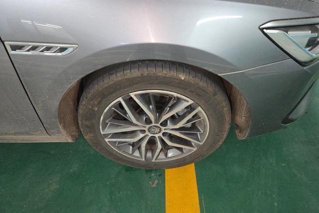 BYD Qin PLUS EV 2022 Темно-серый из Китая, фото 2