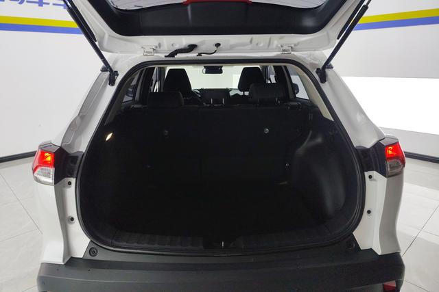 Toyota Corolla Cross 2023 2.0 L CVT — фото 17