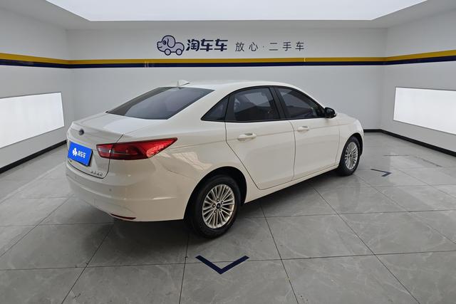 Ford Escort 2015 1.5 L MTComfort — фото 3