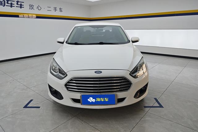 Ford Escort 2015 1.5 L MTComfort — фото 2
