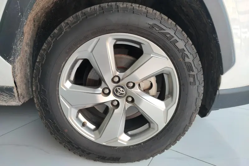 Toyota RAV4 — фото 6