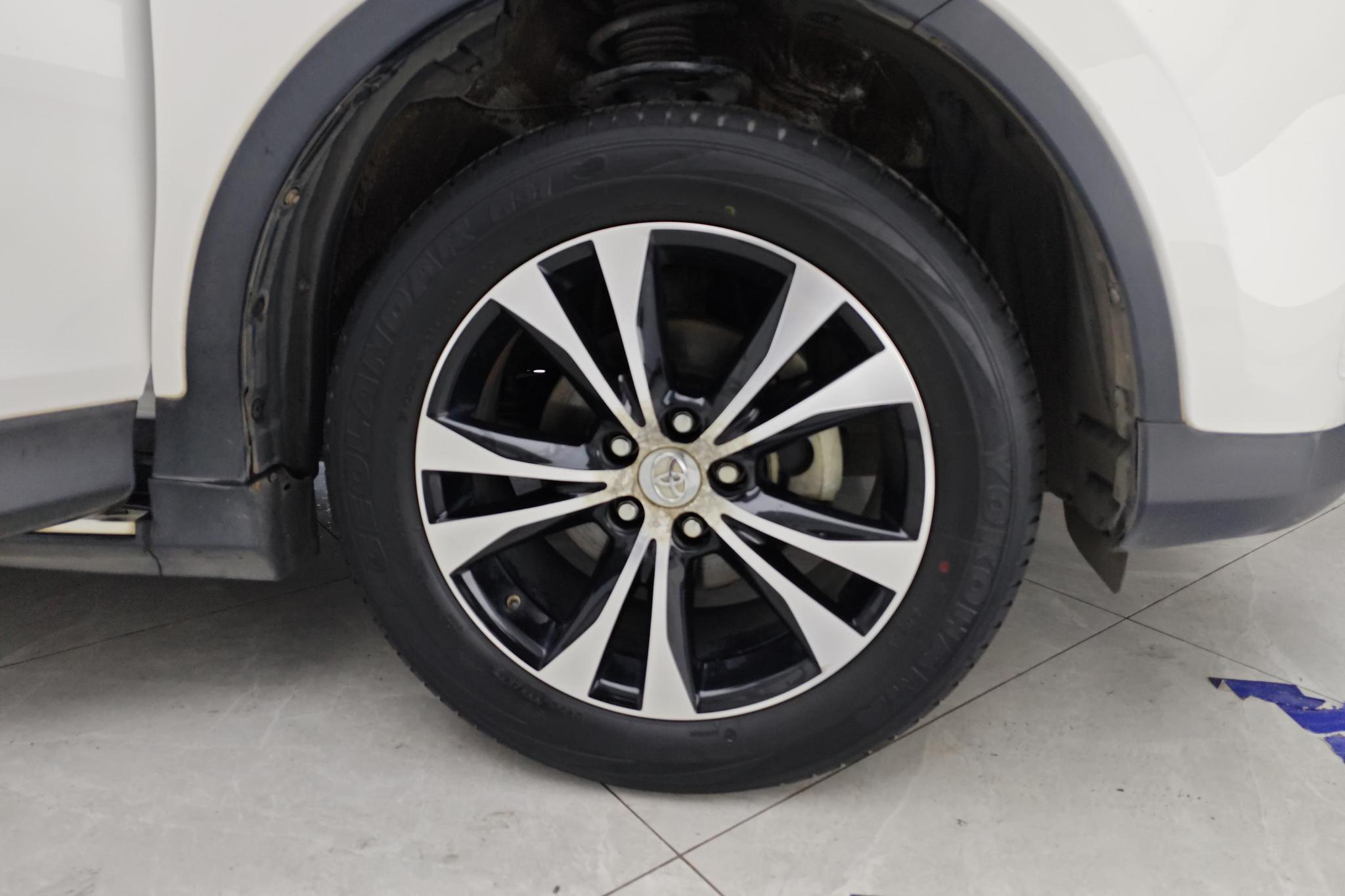 Toyota RAV4 2013 2.5L AT Luxury