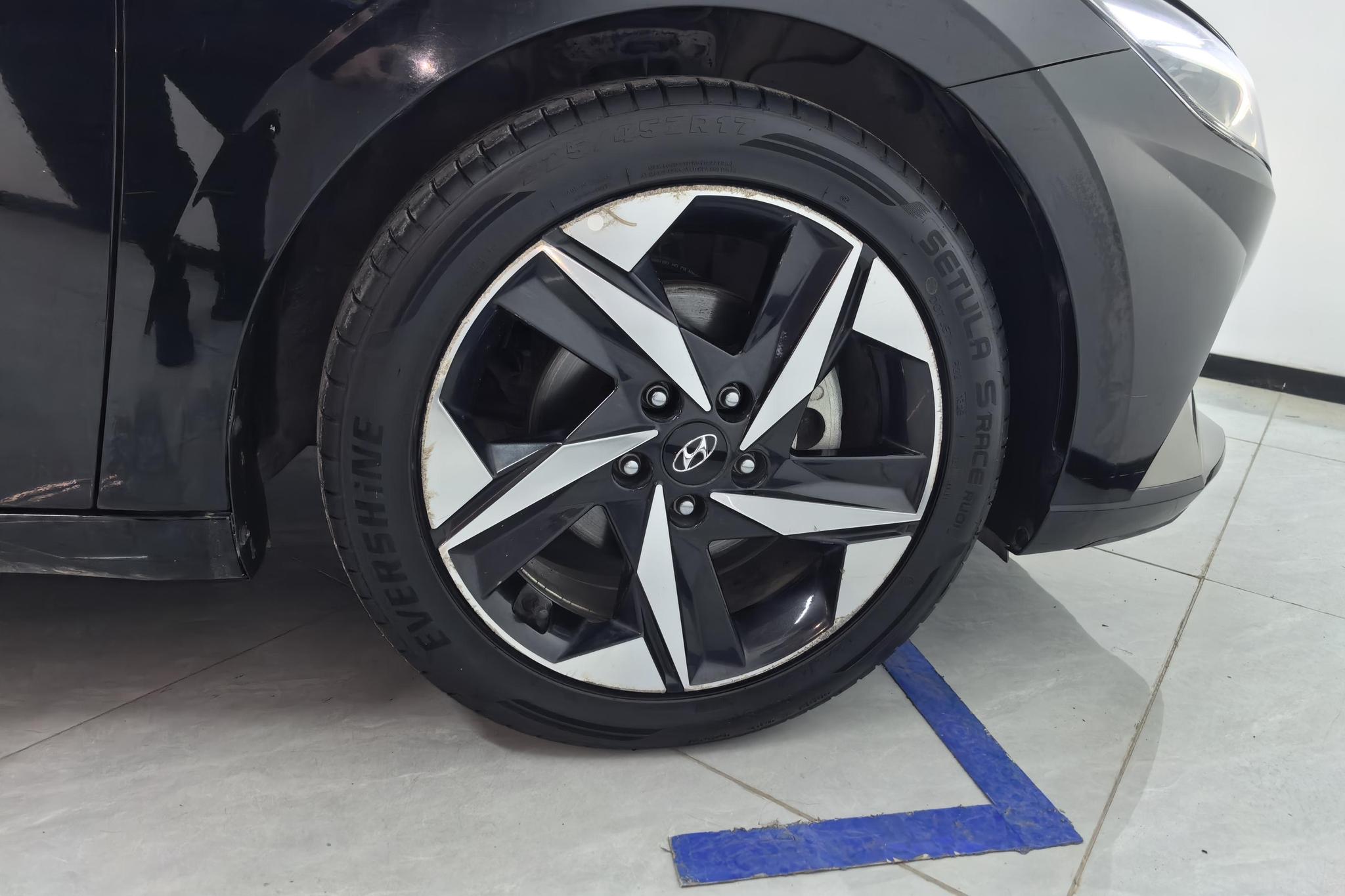 Hyundai Elantra 2021 1.5L CVT LUX Luxury