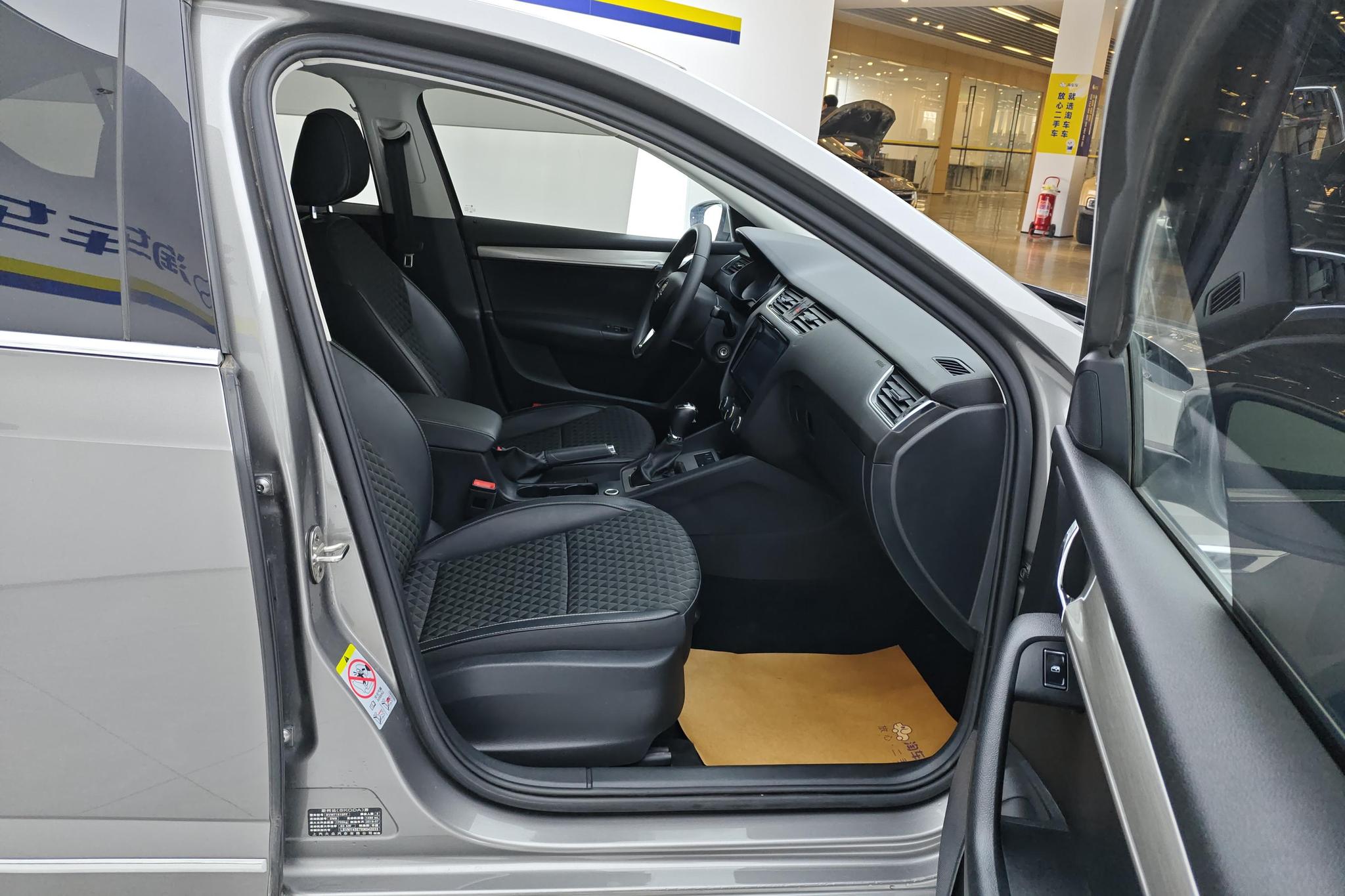 Skoda Octavia 2019 1.5L AT Luxury V