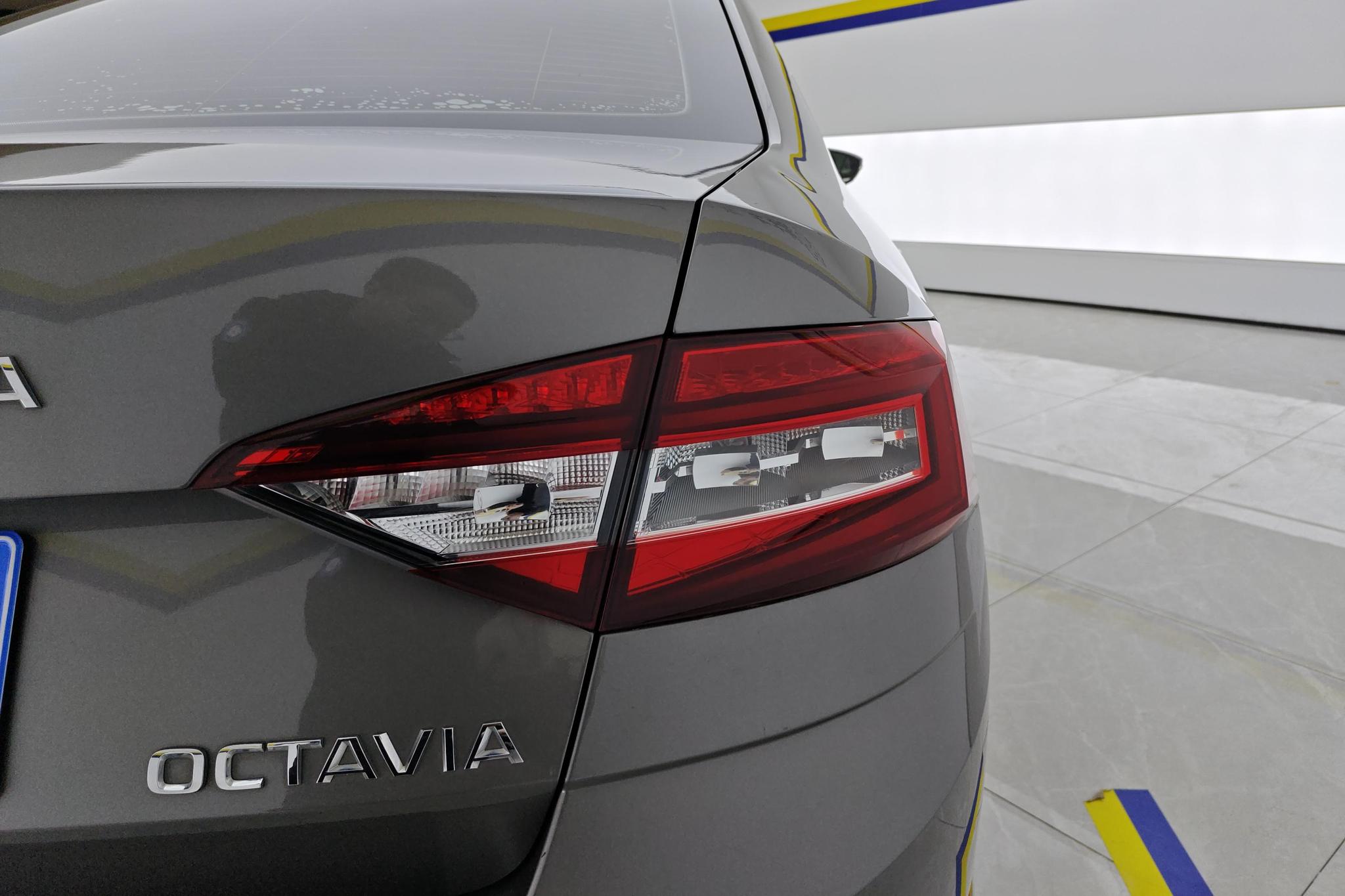 Skoda Octavia 2019 1.5L AT Luxury V