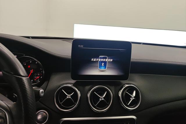 Mercedes Benz GLA 2018 — фото 11