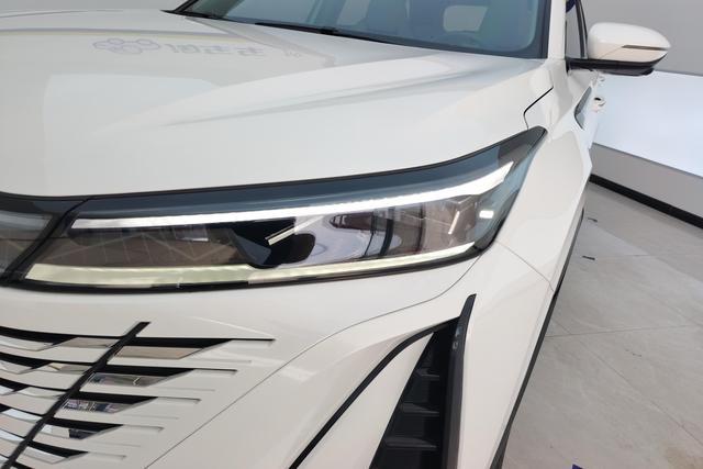 Chang'an CS75 PLUS 2023 Белый из Китая, фото 3