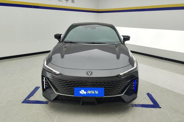 Changan UNI-V 2024 1.5 T — фото 2