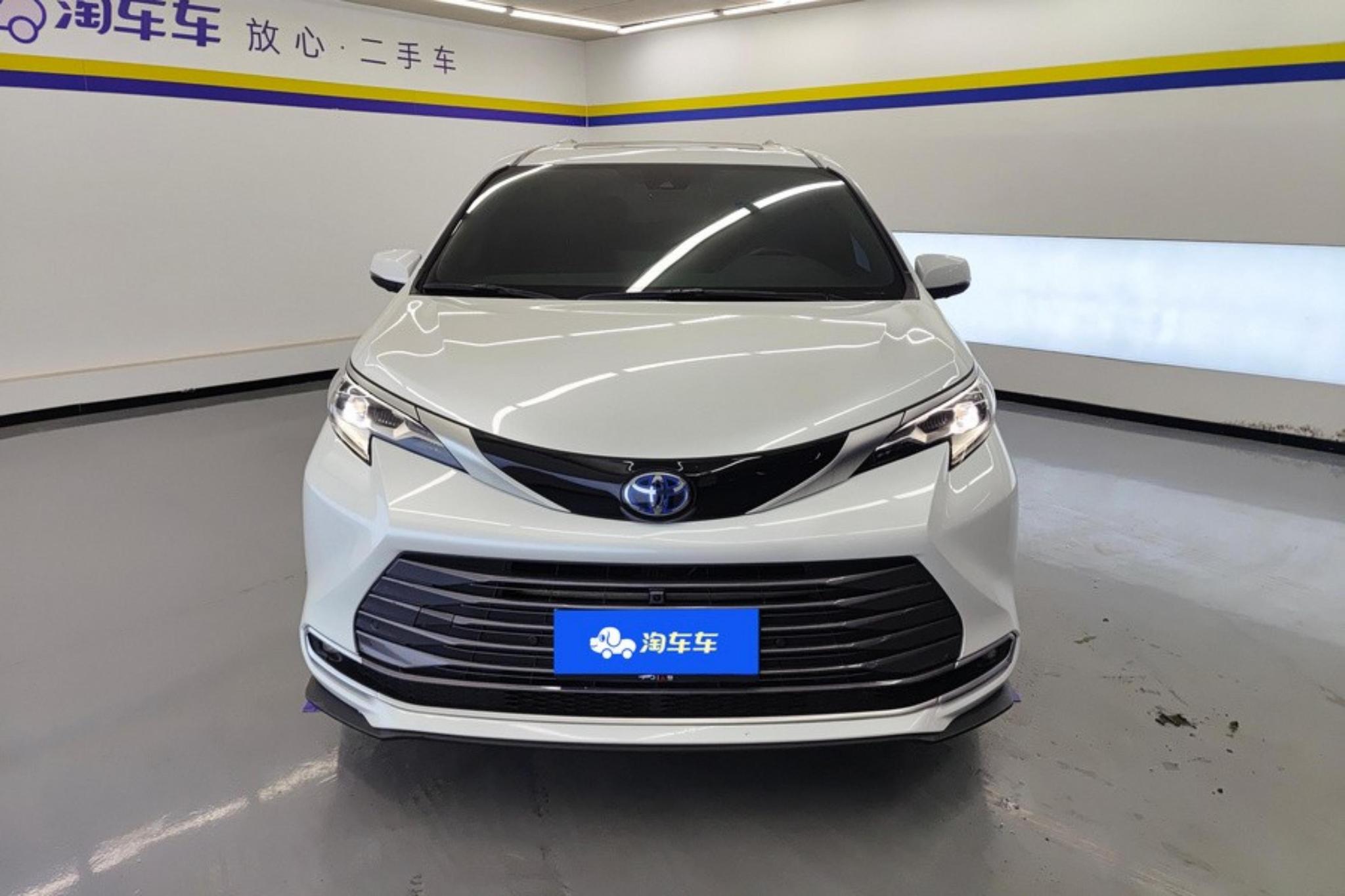 Toyota Sienna 2023 2.5L Luxury