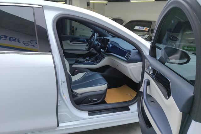 BYD Qin PLUS EV 2022 Белый из Китая, фото 2