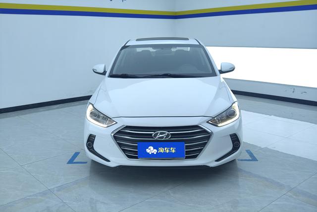 Hyundai Elantra — фото 2