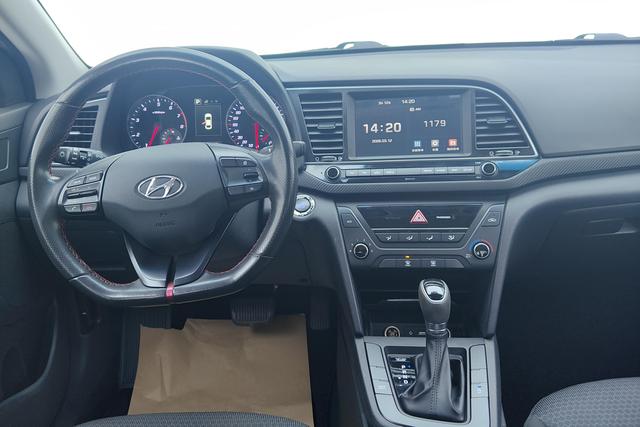 Hyundai Elantra — фото 11